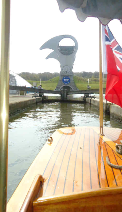 Leaving the Wheel's Basin on a conventional lock to the lower canal
