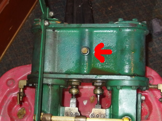 Plug on lubrication cap